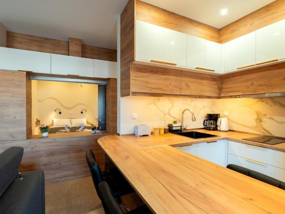 Sky View Suite Serres Bagian luar foto